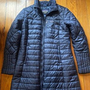 Patagonia parka,  navy blue, excellent condition size Large
